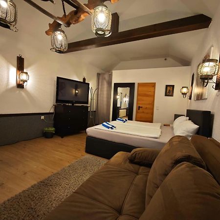 Pension Riverside In Leverkusen Hitdorf Am Rhein - Zentral An Der A1 Und 59 Dış mekan fotoğraf