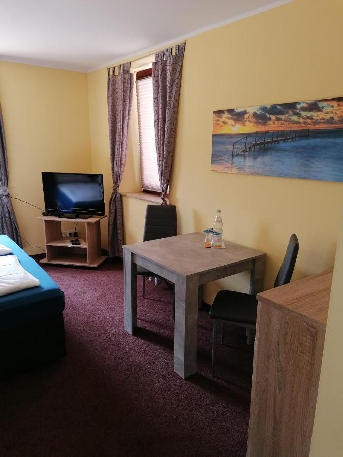 Pension Riverside In Leverkusen Hitdorf Am Rhein - Zentral An Der A1 Und 59 Dış mekan fotoğraf