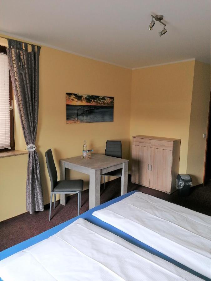 Pension Riverside In Leverkusen Hitdorf Am Rhein - Zentral An Der A1 Und 59 Dış mekan fotoğraf