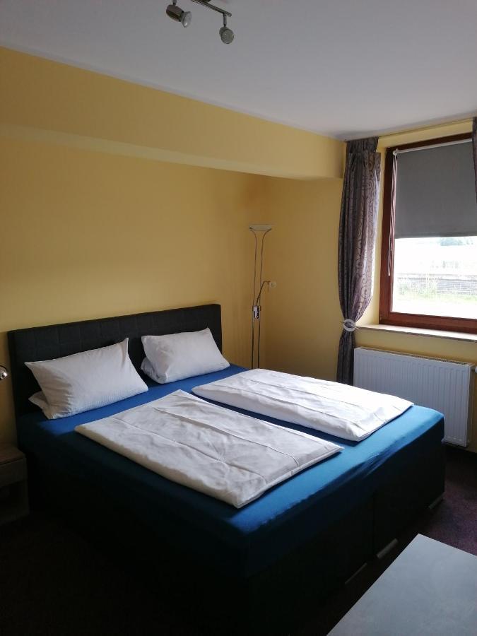 Pension Riverside In Leverkusen Hitdorf Am Rhein - Zentral An Der A1 Und 59 Dış mekan fotoğraf