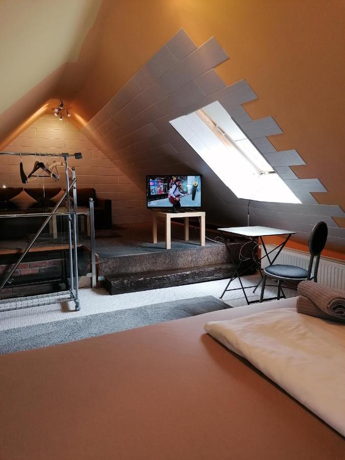 Pension Riverside In Leverkusen Hitdorf Am Rhein - Zentral An Der A1 Und 59 Dış mekan fotoğraf