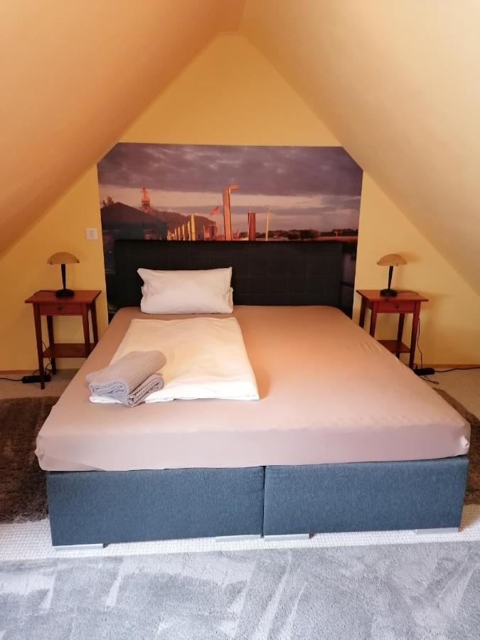 Pension Riverside In Leverkusen Hitdorf Am Rhein - Zentral An Der A1 Und 59 Dış mekan fotoğraf