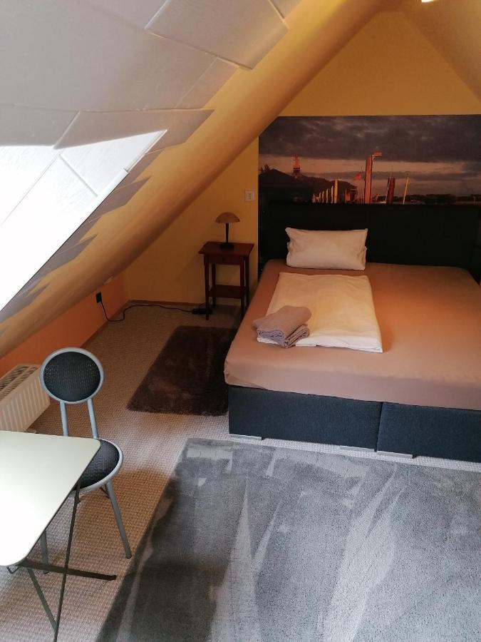 Pension Riverside In Leverkusen Hitdorf Am Rhein - Zentral An Der A1 Und 59 Dış mekan fotoğraf