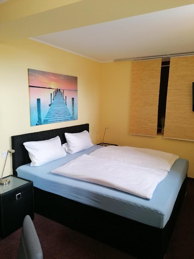 Pension Riverside In Leverkusen Hitdorf Am Rhein - Zentral An Der A1 Und 59 Dış mekan fotoğraf