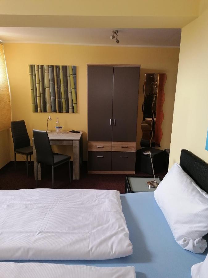 Pension Riverside In Leverkusen Hitdorf Am Rhein - Zentral An Der A1 Und 59 Dış mekan fotoğraf
