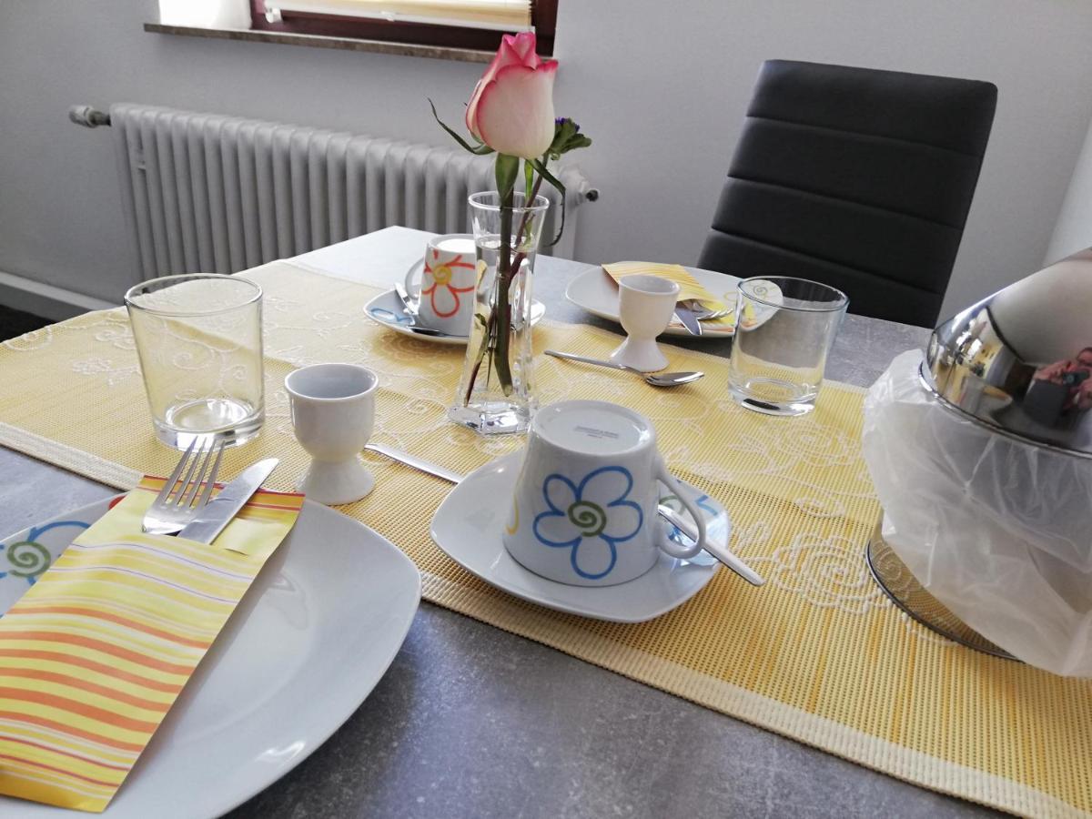 Pension Riverside In Leverkusen Hitdorf Am Rhein - Zentral An Der A1 Und 59 Dış mekan fotoğraf