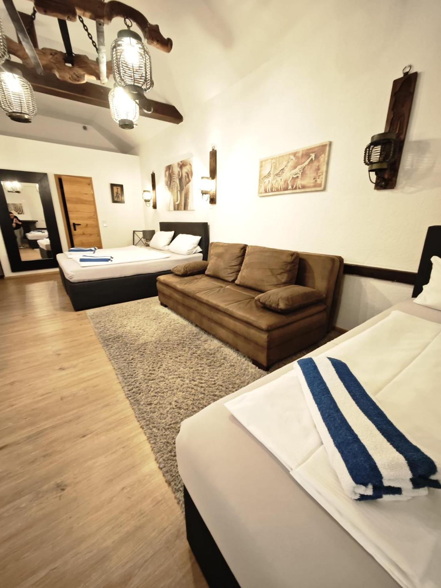 Pension Riverside In Leverkusen Hitdorf Am Rhein - Zentral An Der A1 Und 59 Dış mekan fotoğraf