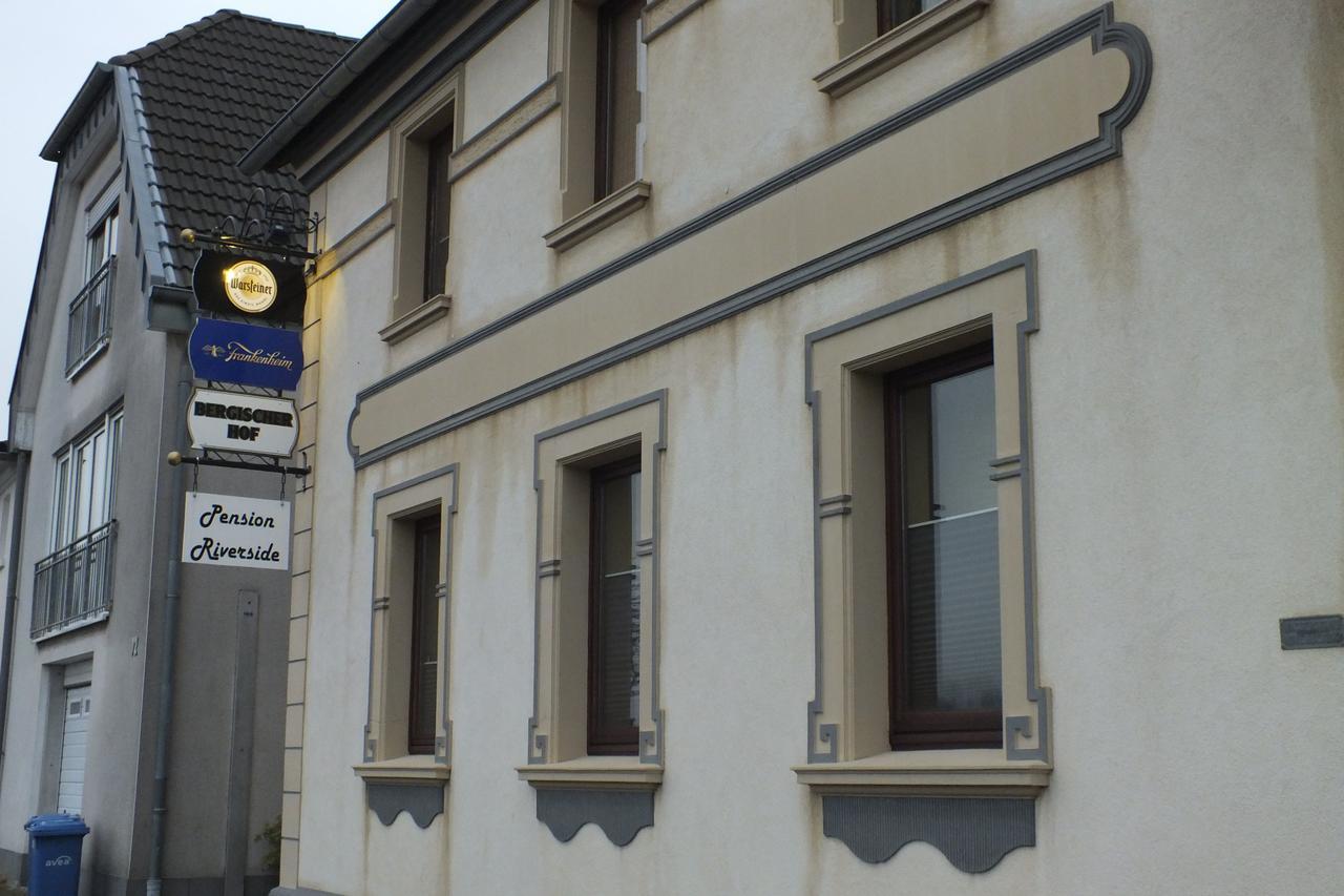 Pension Riverside In Leverkusen Hitdorf Am Rhein - Zentral An Der A1 Und 59 Dış mekan fotoğraf